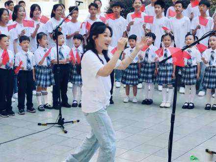 师生现场演绎《少年游·汕头》