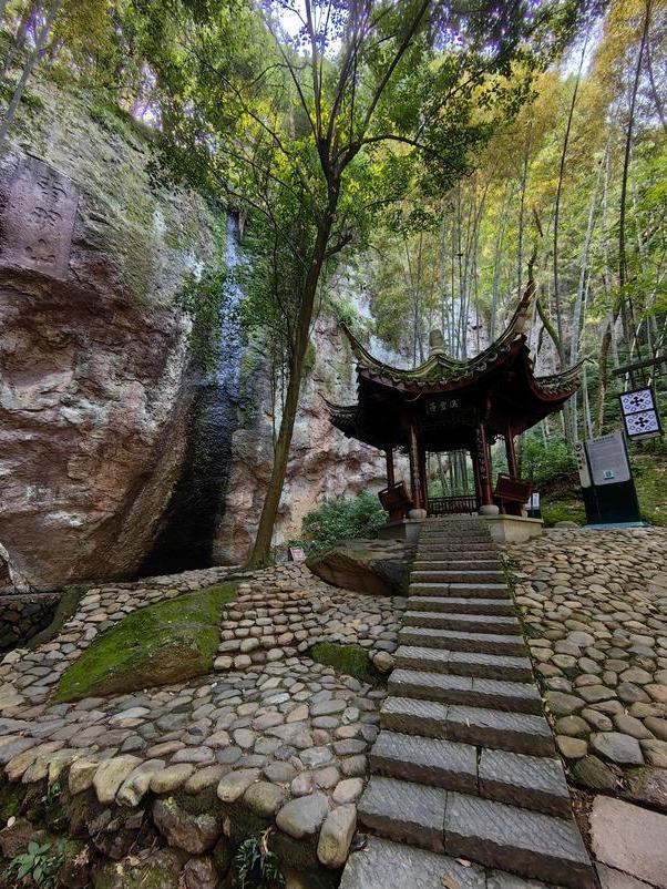 南明山