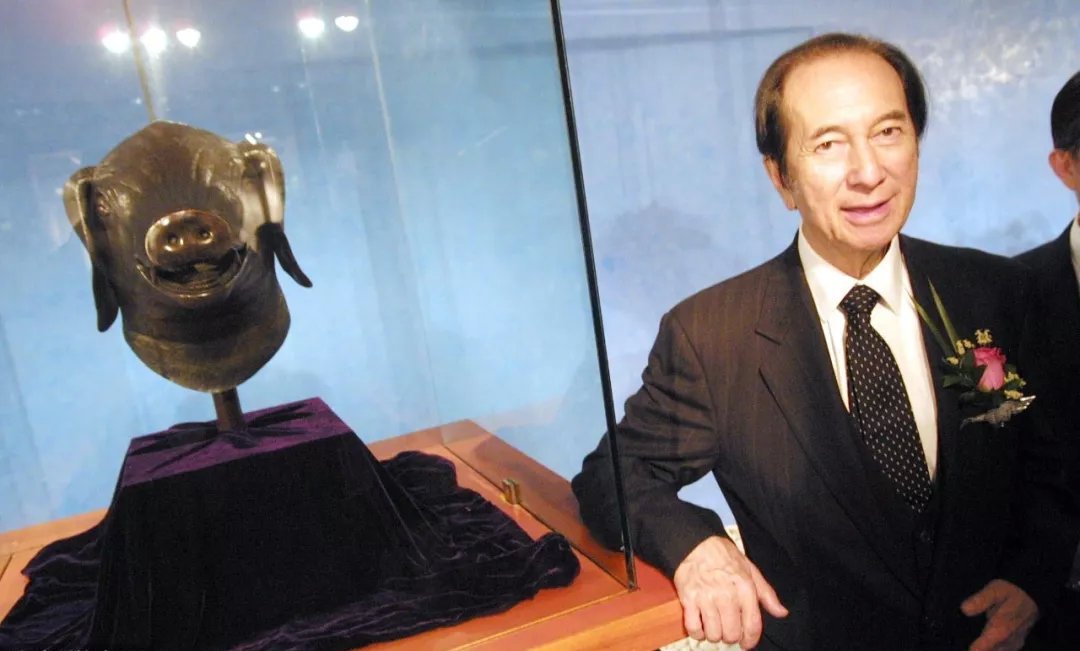 2003年，何鸿燊把猪首铜像捐赠给保利艺术博物馆