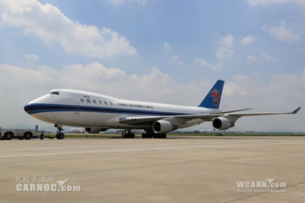 南航波音B747-400F 