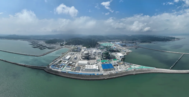 9月27日拍摄的建设中的漳州核电站（无人机全景照片）