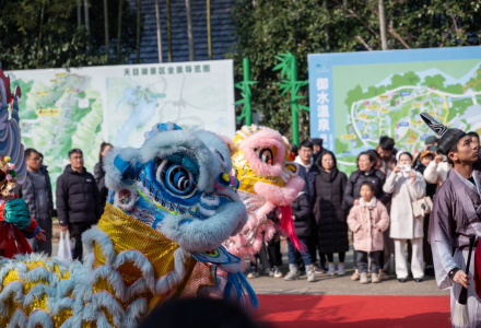 醒狮纳福