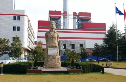 王孝和烈士塑像 