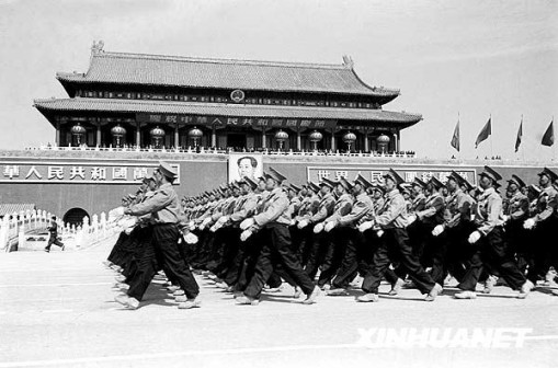 1950年10月1日，中国人民解放军空军学校的队伍