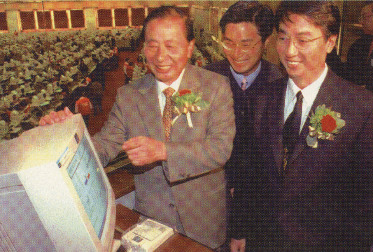 1996年，李兆基（左）在恒基（中国）香港联交所上市现场
