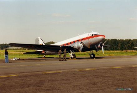 DC-3运输机