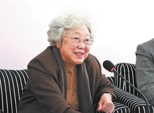 2014年，资中筠出席图书活动