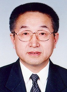 张鸣起同志