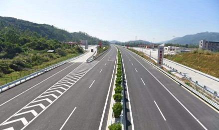 汕湛高速公路服务区