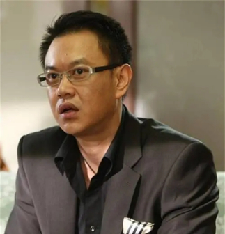 《蜗居》中饰演陈寺褔