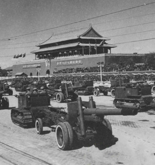 1951年受阅的炮兵部队