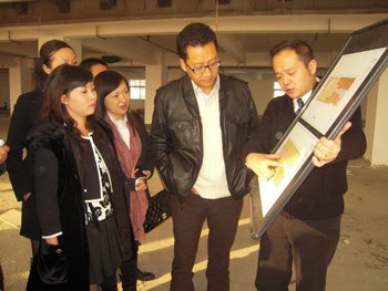 集团负责人视察新楼工地