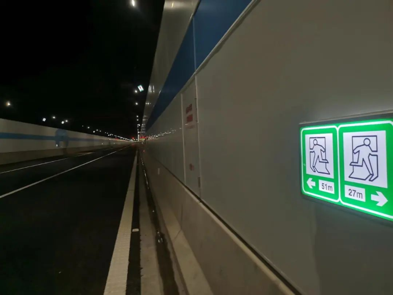 海湾隧道疏散指示标志