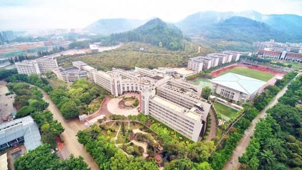 深圳市宝安第一外国语学校（集团）高中部