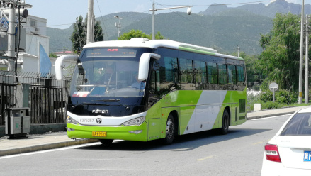 至张坊汽车站的917路公交站