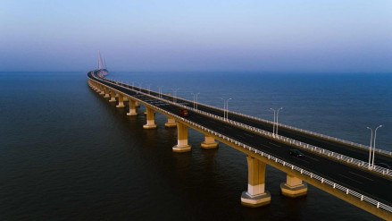 2009年10月31日，上海长江大桥通车运营