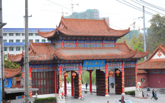 湖北民族大学校门