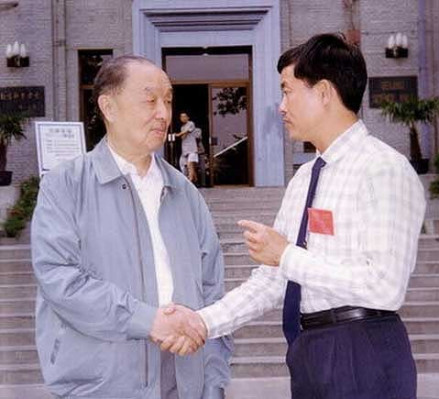 孙起孟接见全国优秀会员芮锡森