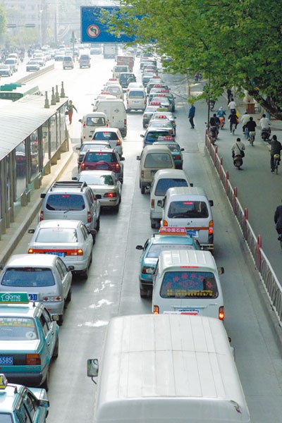 快“撑不住”的城市道路