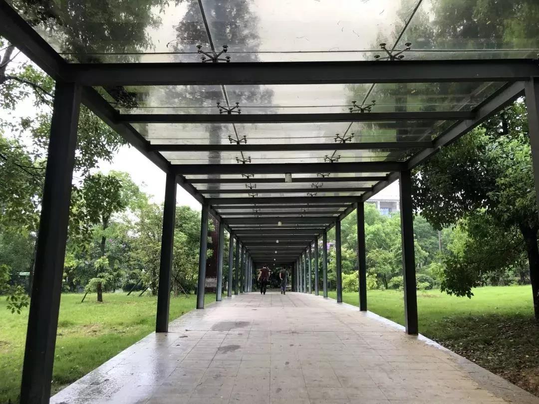 漳州站通往客运南站公交枢纽景观凉廊