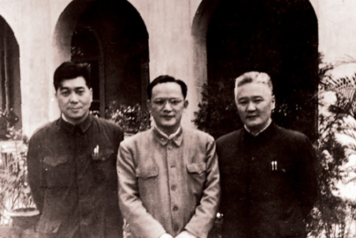 1956年华润总经理张平（右一）在广州筹办中国出口商品交易会