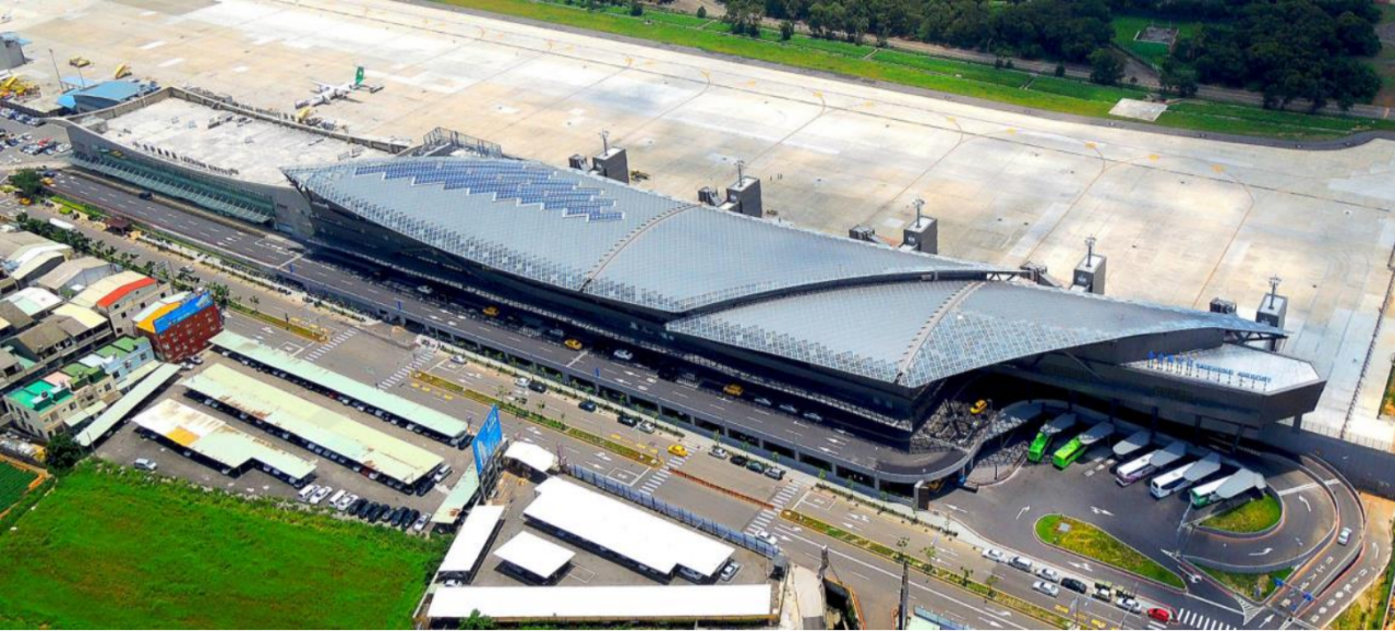 台中国际机场航站区外景，左为岛内右为国际