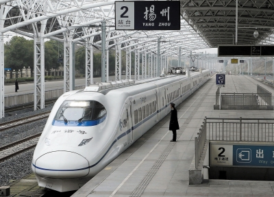 第一列驶入扬州站的和谐号动车（2015年12月27日）