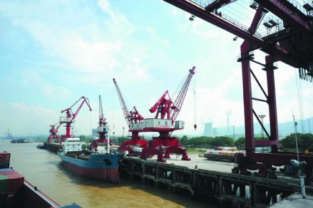 2013年，铜陵港扩建外贸码头