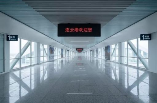 连云港站进站天桥实景