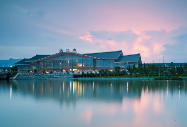 在东广场未建成前的温州南站正面