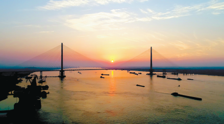 夕阳下芜湖长江二桥