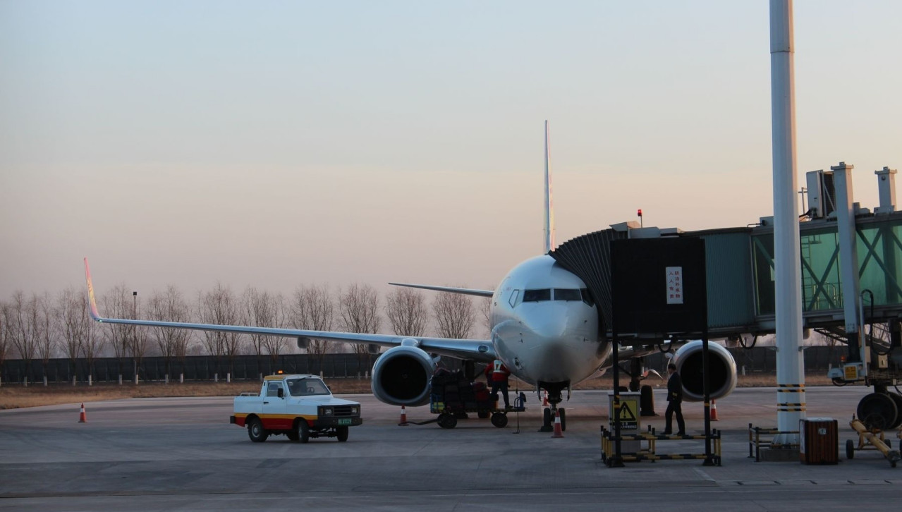 唐山三女河机场停场飞机