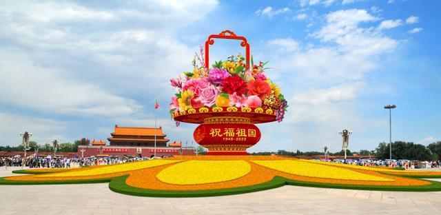 2022年，天安门“祝福祖国”巨型花果篮 
