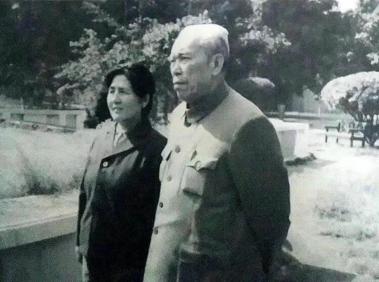 梁兴初与妻子任桂兰 