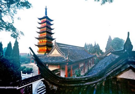 四方宝塔