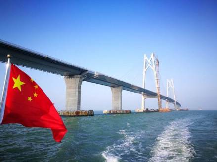 港珠澳大桥青州航道桥海面景观