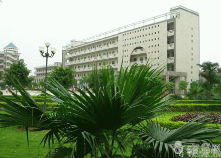 深圳市深德技工学校
