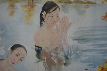 工笔重彩画《在河中沐浴的少女》 吴玉阳作