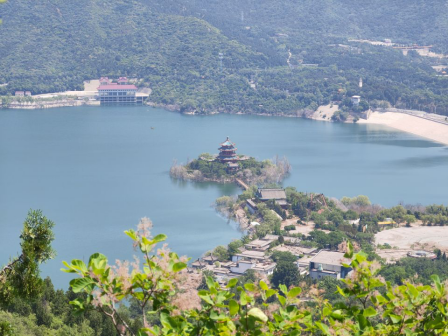 十三陵水库湖心岛