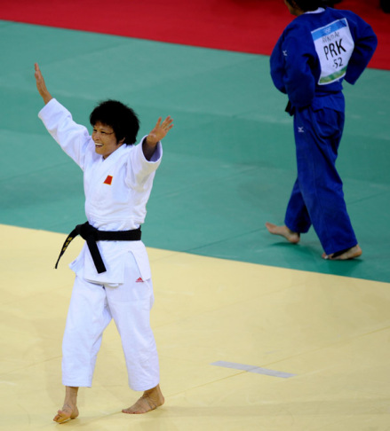 2008年北京奥运会，冼东妹（左）夺金