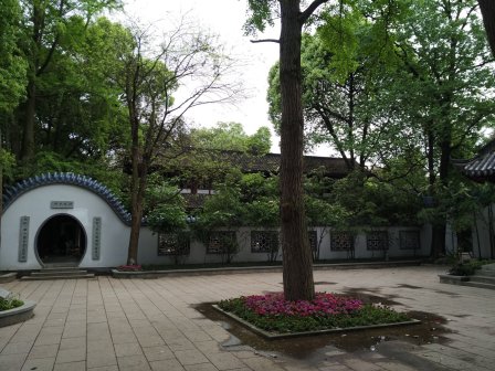 徽花阁前