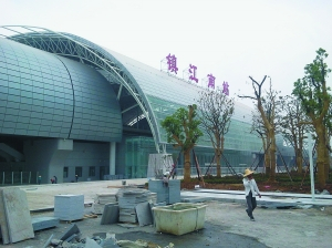 镇江南站侧视图