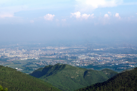 从平天山深情俯瞰贵港