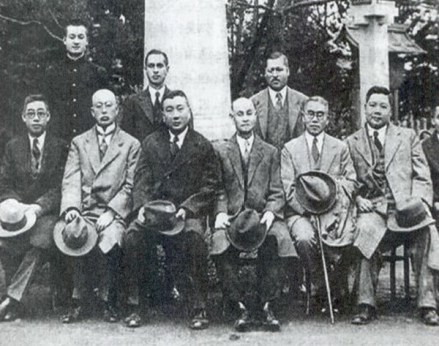 刘鸿生（前排左3）