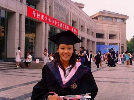 桑兰毕业于北京大学新闻与传播学院