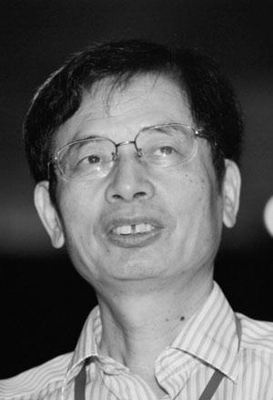 中房协副会长朱中一