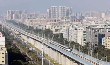 穗深城际铁路营运车辆是8编组和谐号CRH6A型电力动车组列车