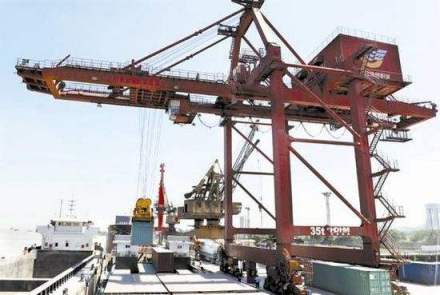 铜陵港机械作业