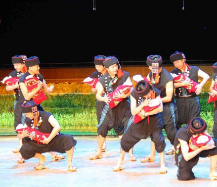《四季生产调》演出