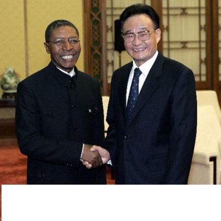 吴邦国会见莱索托首相莫西西利